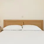 Glyfada || Nyaraló Parálion Ástros
