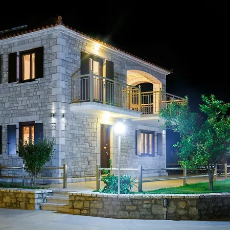 Glyfada || * Parálion Ástros