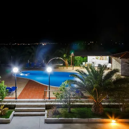 Glyfada || * Parálion Ástros