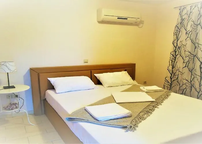 Glyfada || Parálion Ástros