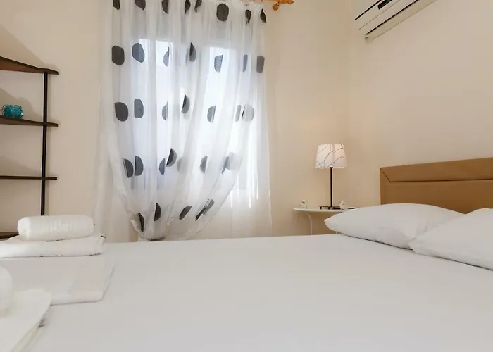 Glyfada || * Parálion Ástros