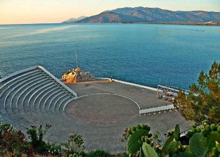 펜션 Glyfada || Parálion Ástros